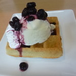 軽食喫茶 ノアズアーク - ブルーベリーワッフルプレート　250円