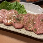 炭火焼肉＆ホルモン伝次 - 