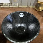 らーめん ぶたまろ - 黒くてツヤツヤのご飯茶碗もラーメンどんぶりと同じイラスト入りて可愛いです♡