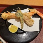 おかもと - カニ、こごみ、自家製からすみ天ぷら