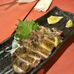 丸万焼鳥 - たたき。もも焼きとはまた異なる食感と風味で最高です