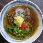 留さんうどん - おろし生姜と鷹の爪、たっぷりイン！