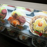 焼きそば&お好み焼 ニコニコ屋 - 食品サンプルも美味しそう