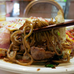 焼きそば&お好み焼 ニコニコ屋 - 癖のないソースで濃い目の味付け