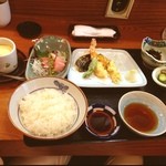 Miyoshi - おなかいっぱい和定食。ご飯少なめにすればよかった。