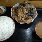 かもだ - 豚肉なすみそ炒め定食 906円
      