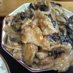 かもだ - 豚肉なすみそ炒め
      味付けは甘め
      豚が脂身ばかりなのが残念
      
      