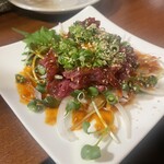 京もつ鍋ホルモン 朱々 四日市泊店 - 馬刺しユッケ