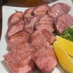 京もつ鍋ホルモン 朱々 四日市泊店 - 上タン2人前