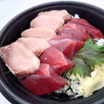 でか盛り海鮮問屋 - 料理写真:「まぐろ・ぶり丼 (レギュラー)」①