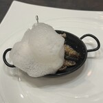 チッタ アルタ - とんごろいわし。シンプルにフリットで、レモンのエスプーマを乗せて。苦味が楽しい。