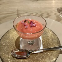 Itsuki - 苺（紅ほっぺ）の冷製スープ　穂紫蘇