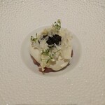 フィエルテ - ヨコワのタルタルカリフラワーソースキャビア添え
