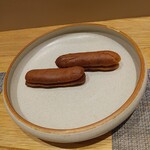 フィエルテ - エクレアのアミューズ　ベーコンと焦がし玉ねぎ