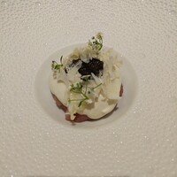 フィエルテ - ヨコワのタルタルカリフラワーソースキャビア添え