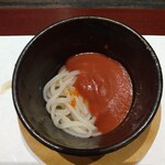 割烹 清風 - 凌ぎ：もち麦うどんのビーツソース掛け