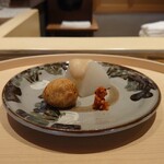 温石 - 聖護院大根の風呂吹きに白味噌､魚の真薯に自家製赤い柚子胡椒