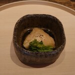 温石 - 唐墨餅の巾着に黒七味と菜の花