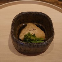 温石 - 唐墨餅の巾着に黒七味と菜の花