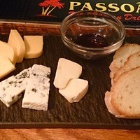 マヌエル タスカ ド ターリョ 丸の内店 - ３種チーズ盛り合わせ
