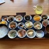 築地本願寺カフェ Tsumugi - 料理写真:よりどりみどりの小皿たち