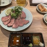 居酒屋燃えた うらめし屋 - 牛タンてっさ