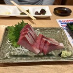 居酒屋 悠雅 三宿本店 - 桜鰤の刺身　1100円
