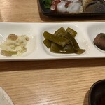 居酒屋 悠雅 三宿本店 - お通し　アンチョビポテトサラダ　酸っぱい昆布　マグロの煮物