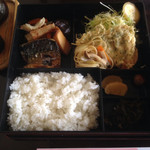 カフェ家庭料理光泉 - 鶏天と塩鯖