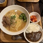 ちるり - 盛岡冷麺＋牛すじカレー