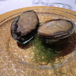 ラ・ターブル・ド・トリウミ - 食材の活エゾアワビ