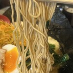 麺屋 伍利羅 - 博多製麺処　中太ストレート麺