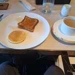 パレード - 紅茶とパンケーキ、フレンチトーストです。