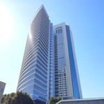 シャンティ - 左を見上げれば、"NTT東日本本社" & "オペラシティ"。