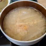 食堂さくら - 味噌汁＠150円　具材　大根、人参、油揚げ