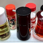 ゆたか屋 - 常に整えられた卓上調味料
