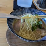 メントサケ - 穏やかなパツ感と麺肌のツルリ感
                                喉越しも良い麺です