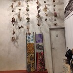 マハメルコーヒー - 店内。一番奥の席からの眺め