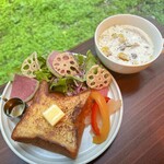 パンとエスプレッソと - 料理写真:はちみつバタートーストときのこクリームスープ