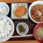 樹海 - 料理写真:もつ煮定食とコロッケ単品、1200+200円。