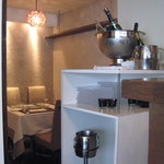 奥のテーブル席