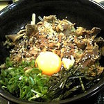 満月 - 肉月見ぶっかけ６８０円　いわゆる一つの肉釜玉の派生版です。