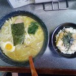 くっチャイナ - みそラーメンとチャーシュー丼のセットです