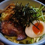 AFURI 恵比寿 - つけ麺（甘露仕立て）です。麺の部分です。麺は大盛にしましたので＋１００円アップです。麺の上にチャーシュー、煮たまご、海苔、メンマ、野菜等がトッピングされています。