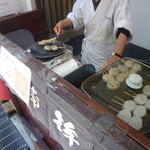 井上蒲鉾店 - 蒸して、網の上で焼いて…