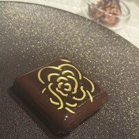 ベージュ アラン・デュカス 東京 - 