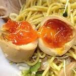 油屋  - 煮玉子は半熟。これが一番味が濃かった。