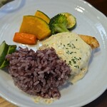 キッチン ブルー グローブ - ご飯、お新香を乗せて