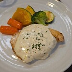 キッチン ブルー グローブ - めかじきポワレのアップ