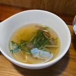 キッチン ブルー グローブ - 白菜スープのアップ